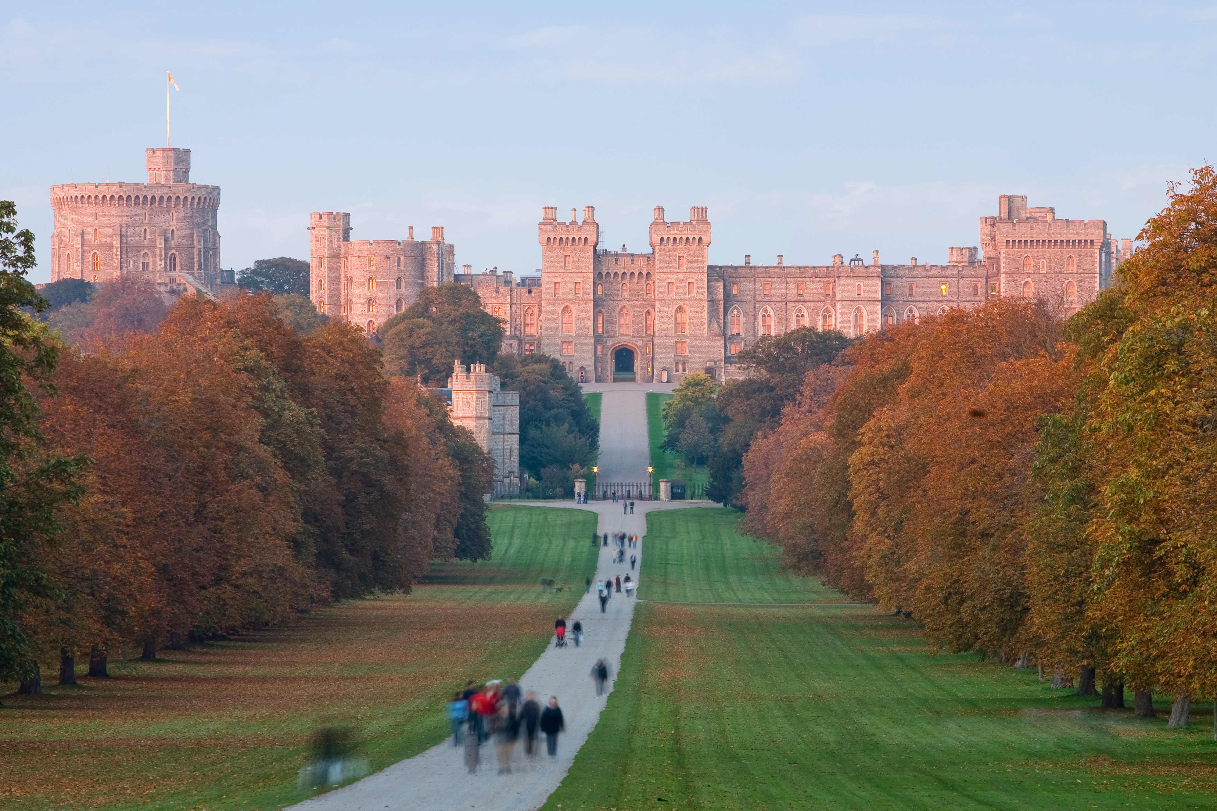 2. Exploring the Grandeur: Discovering the Rich History and Magnificence of ⁤UK ‌Castles