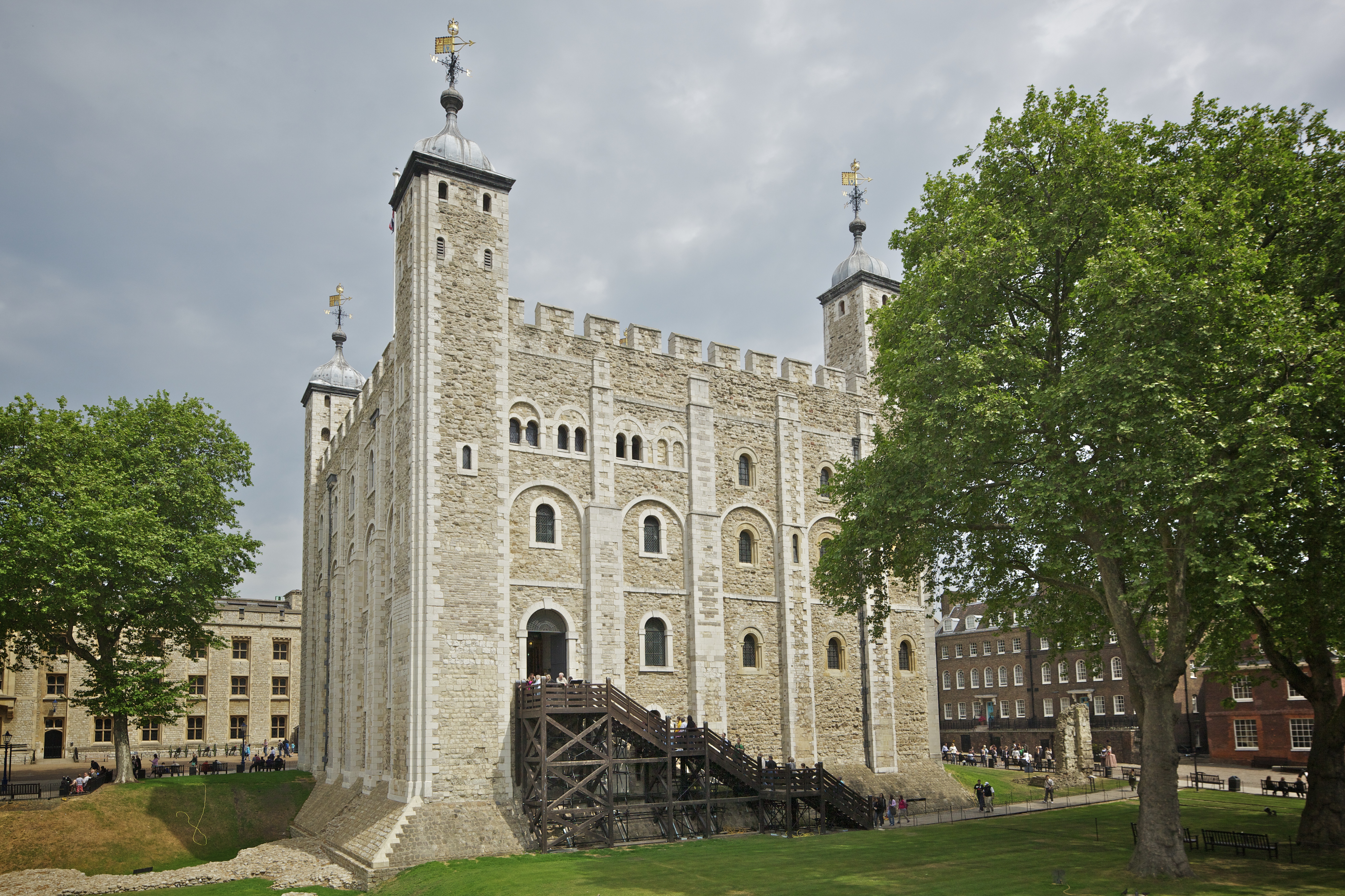 Immerse Yourself in History at the Tower of London: A Monument to Greatness